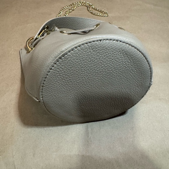 Anna Paola Gray Leather Bucket Bag - Picture 4 of 7